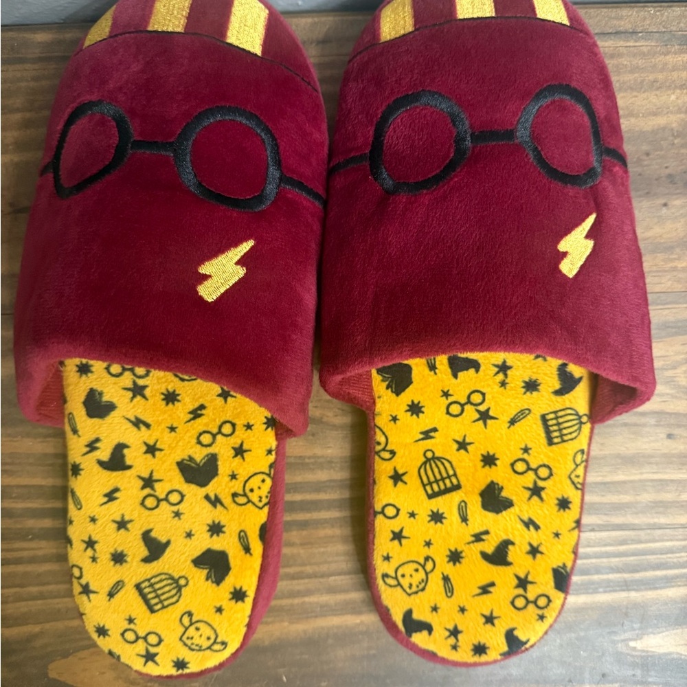 Bioworld Harry Potter Maroon and Gold  Slip-Ons